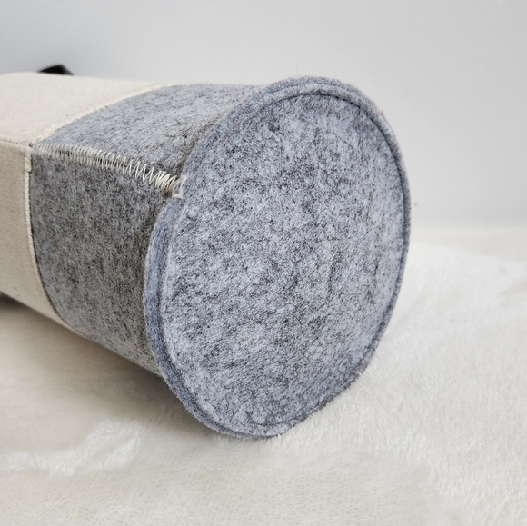 Thirty-One 31 Circular Cream Natural Whisper Gray Felt Wine Bottle Gift Bag - Picture 7 of 10